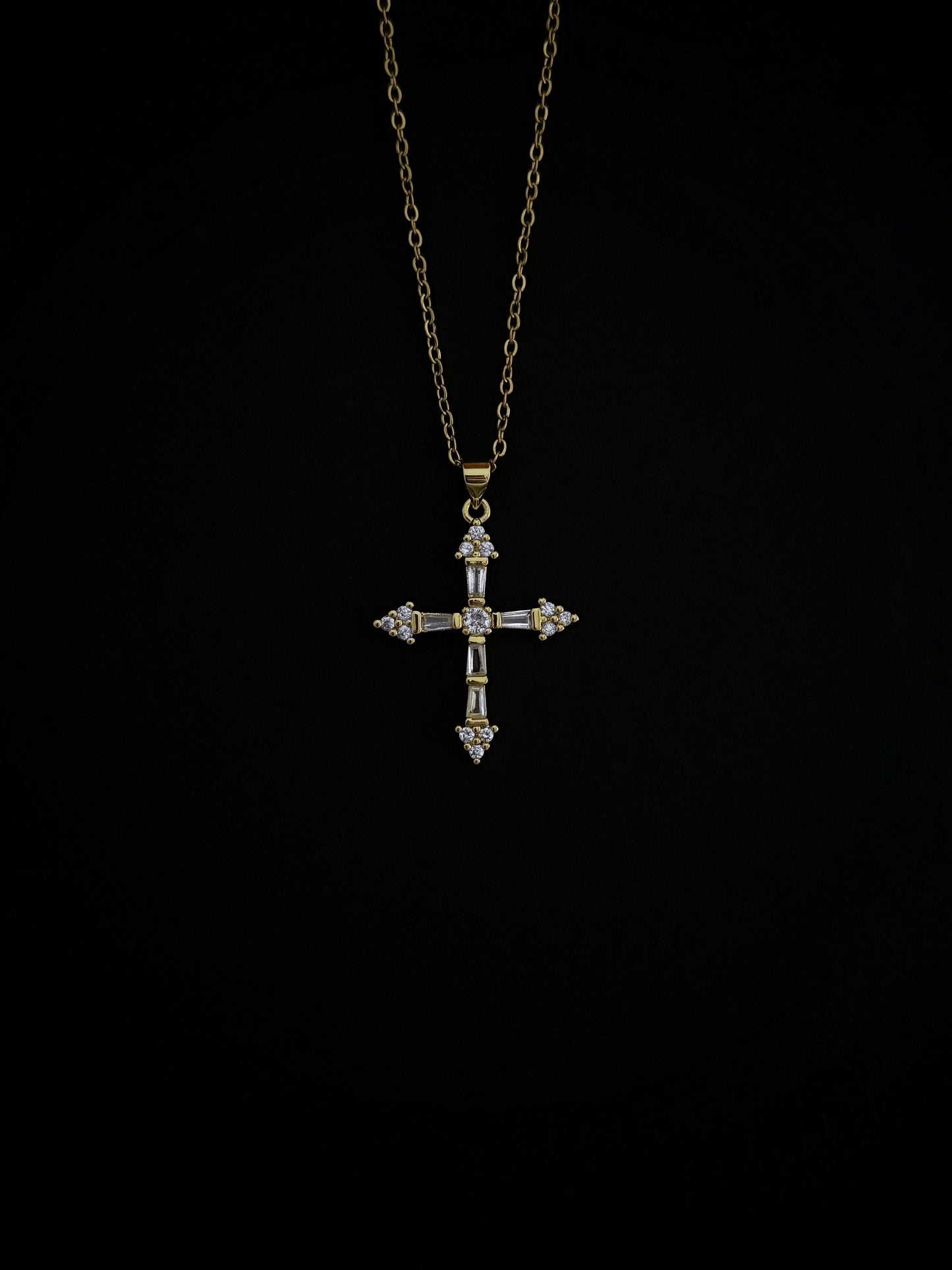 Bijou chrétien pour homme et femme, croix moderne en plaqué or avec zircon.