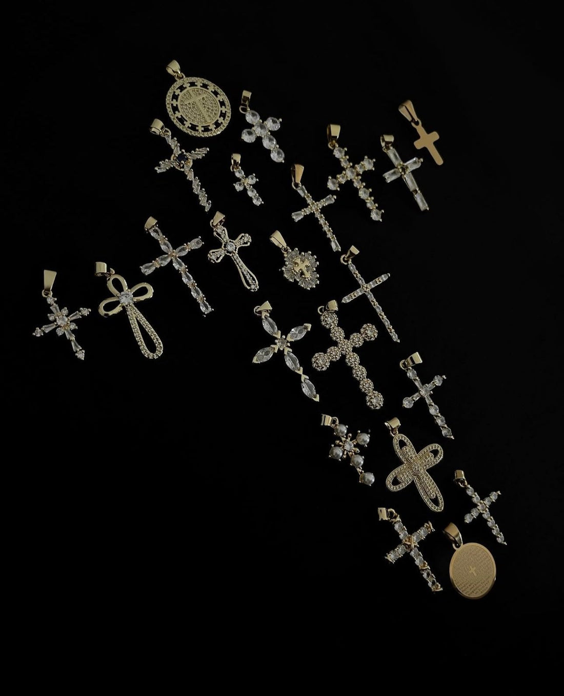 collier croix argenté - bijou chrétien pour femme ou homme