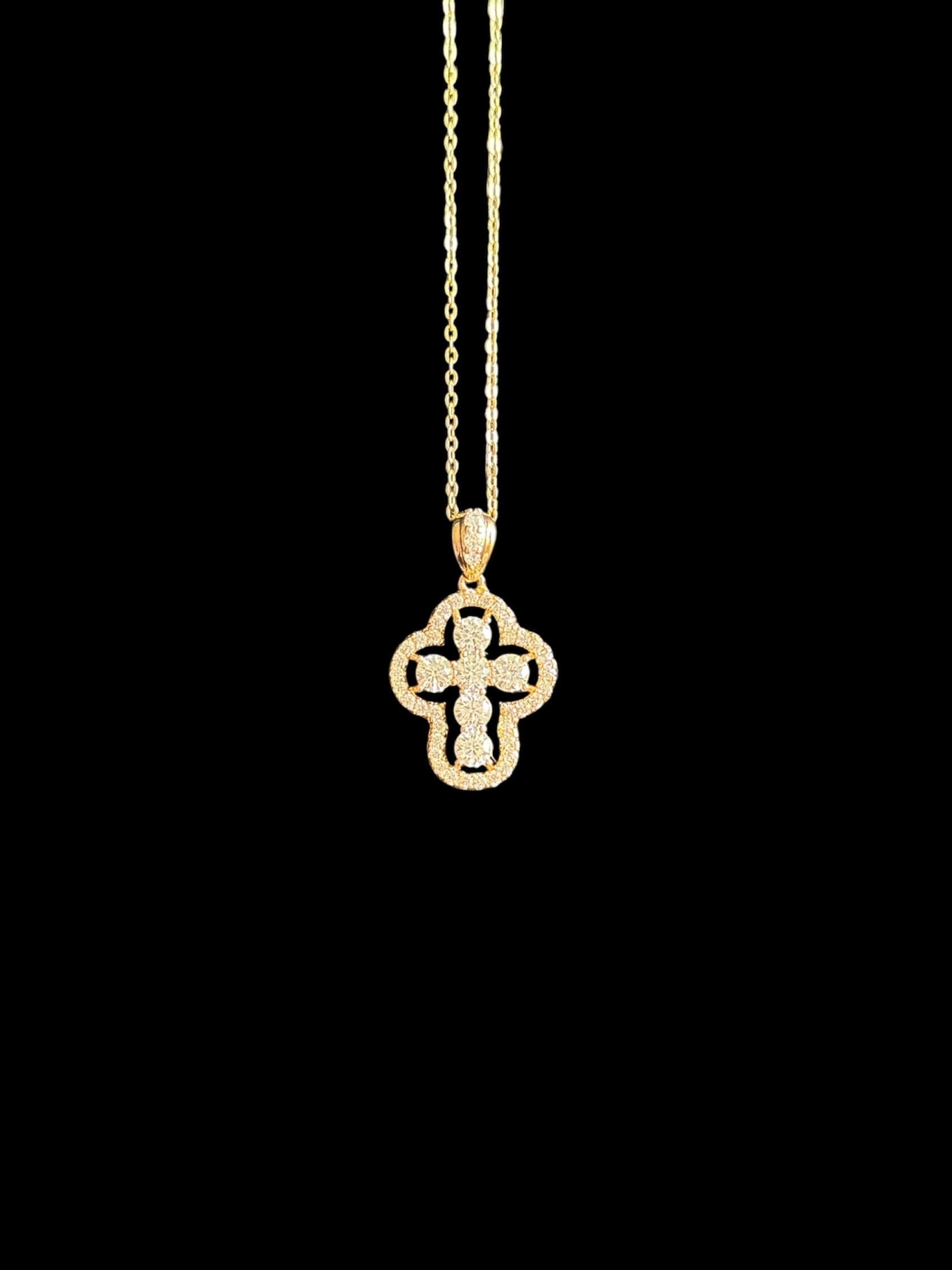 Collier chrétien Ahira croix bijou religieux symbole de foi et protection divine accessoire spirituel pour homme et femme