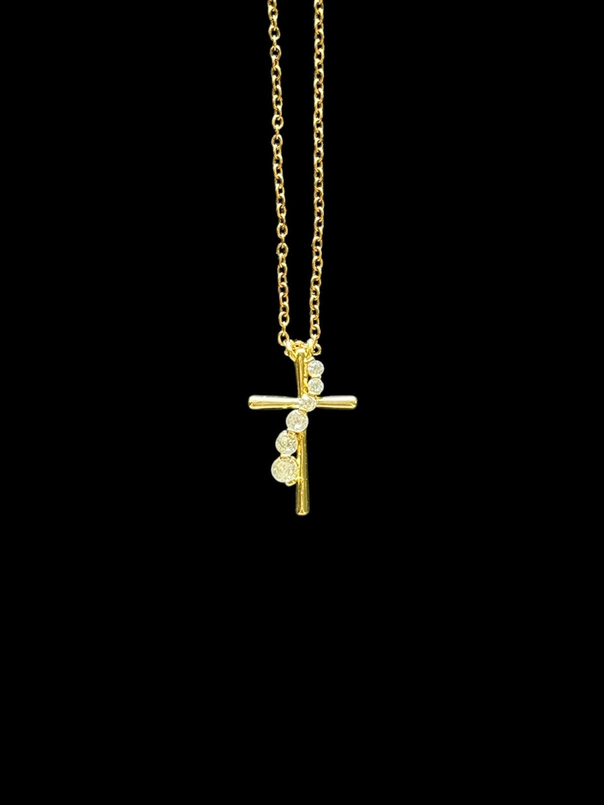 Bijou chrétien de qualité, collier discret avec croix – Elohim Bijoux.