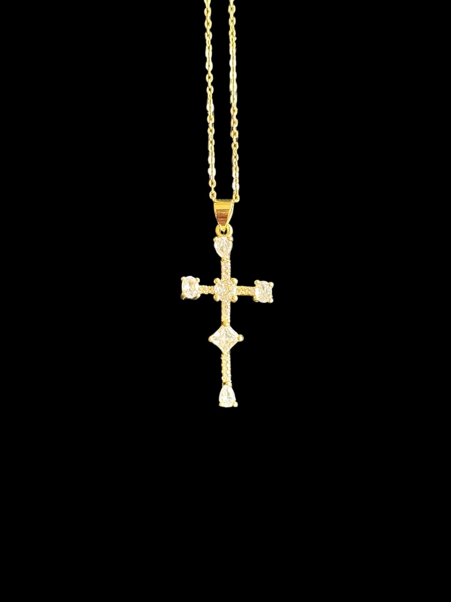 Collier chrétien Imri bijou croix symbole de foi et force spirituelle accessoire religieux pour homme et femme