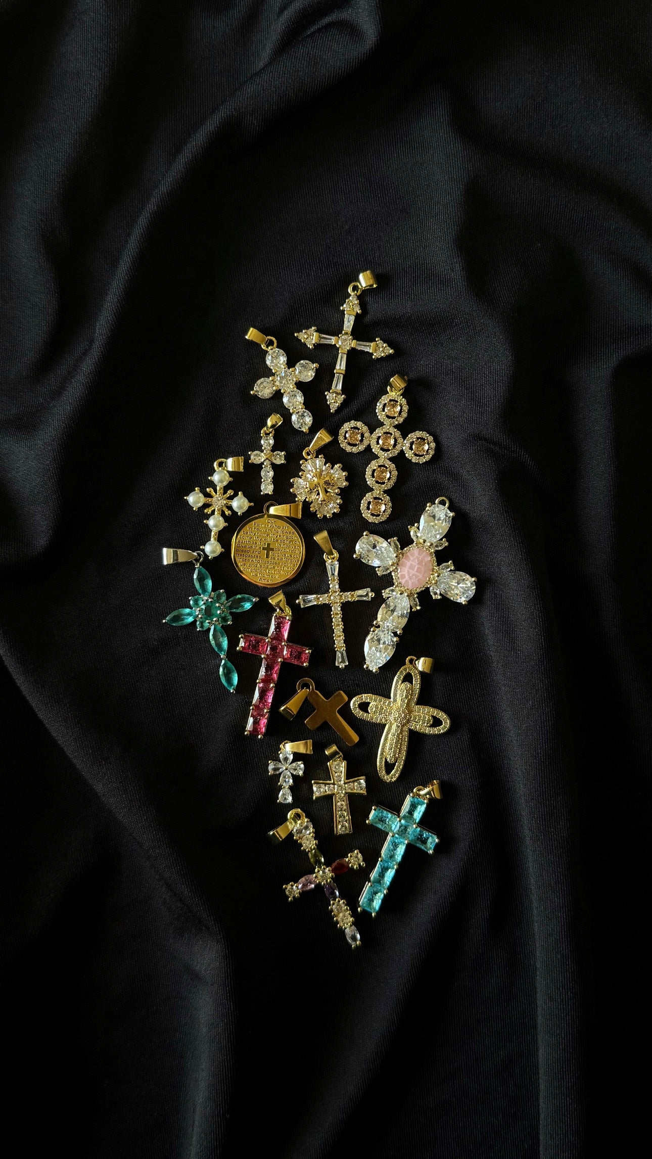 Colliers Chrétiens doré, acier inoxydable plaqué or avec zircon étincelant, bijou de qualité durable.