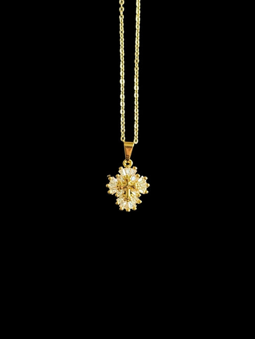 Collier croix entièrement pavée de zircons — bijou chrétien brillant en acier inoxydable doré pour femme