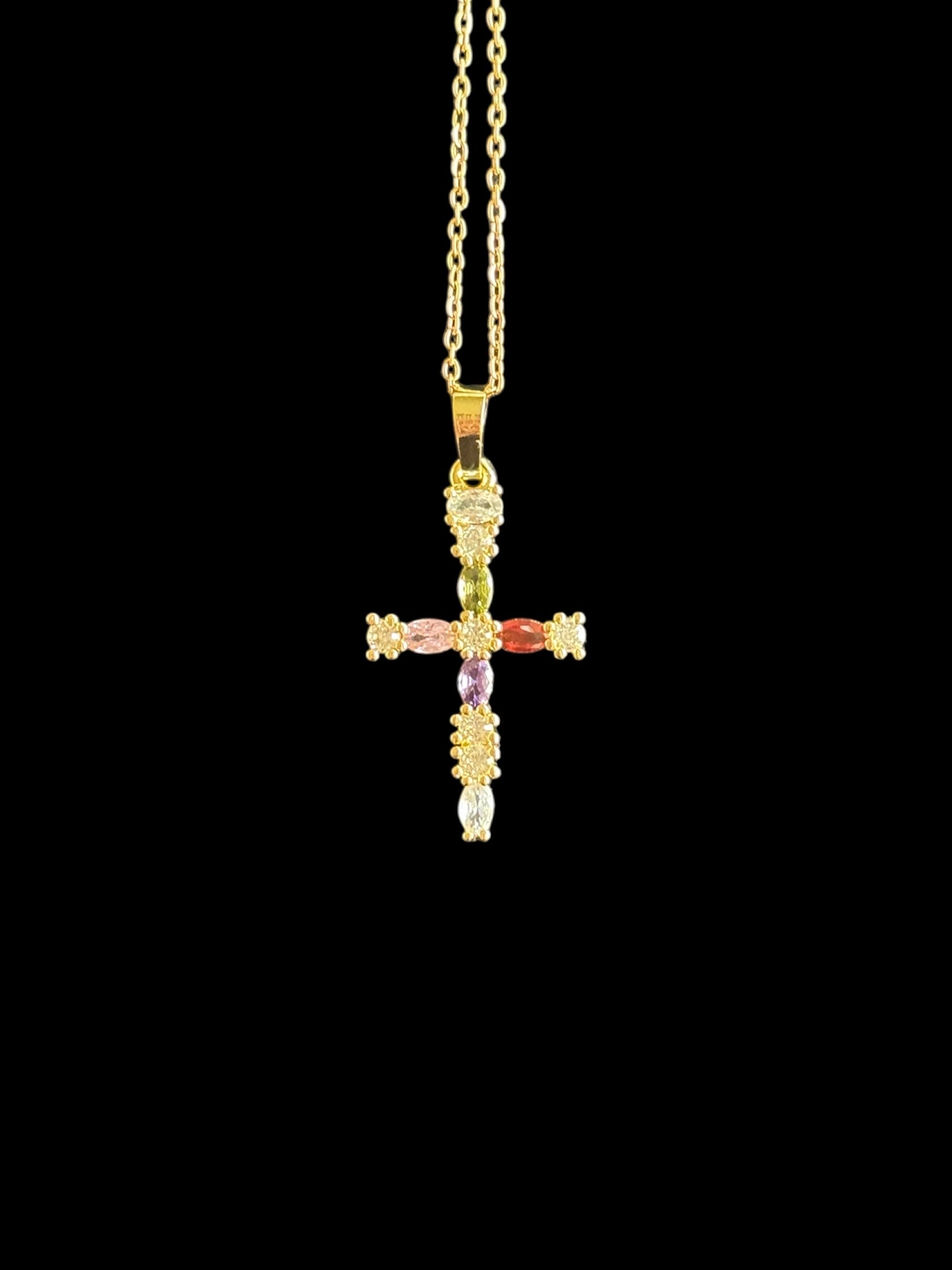 Pendentif croix plaqué or et zircon colorés – style vibrant