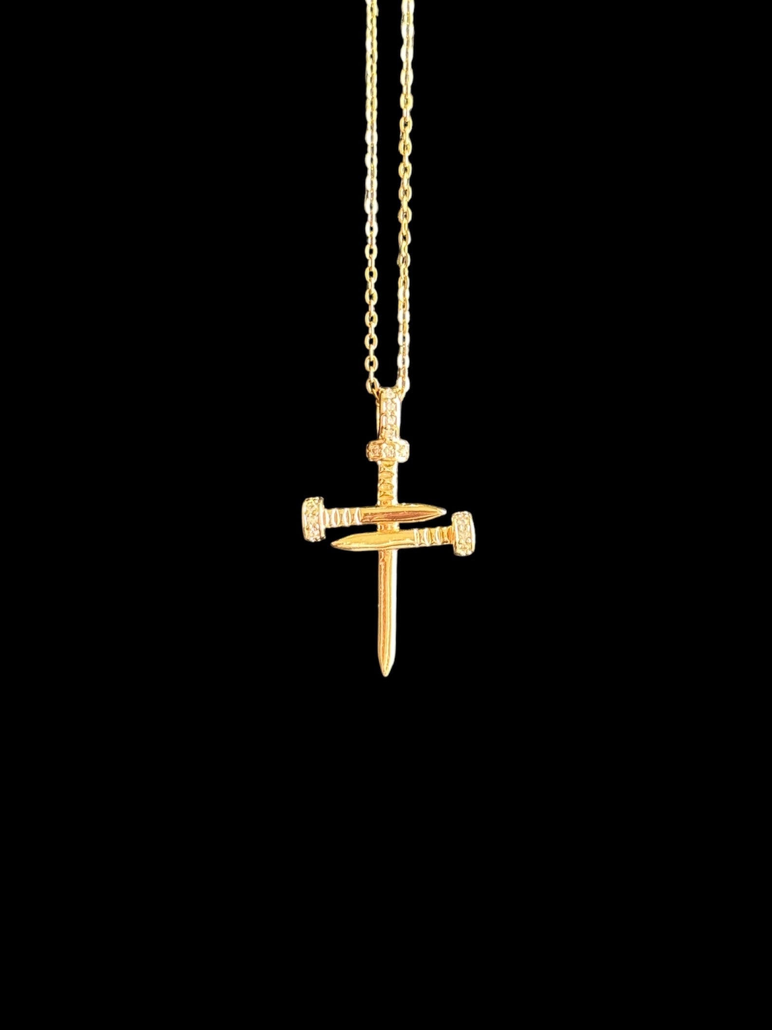 Collier Tahath – Bijou chrétien raffiné, le Collier Tahath incarne la persévérance et l’espérance en Dieu. Portez-le chaque jour comme un signe de protection divine et un rappel de la lumière du Christ.