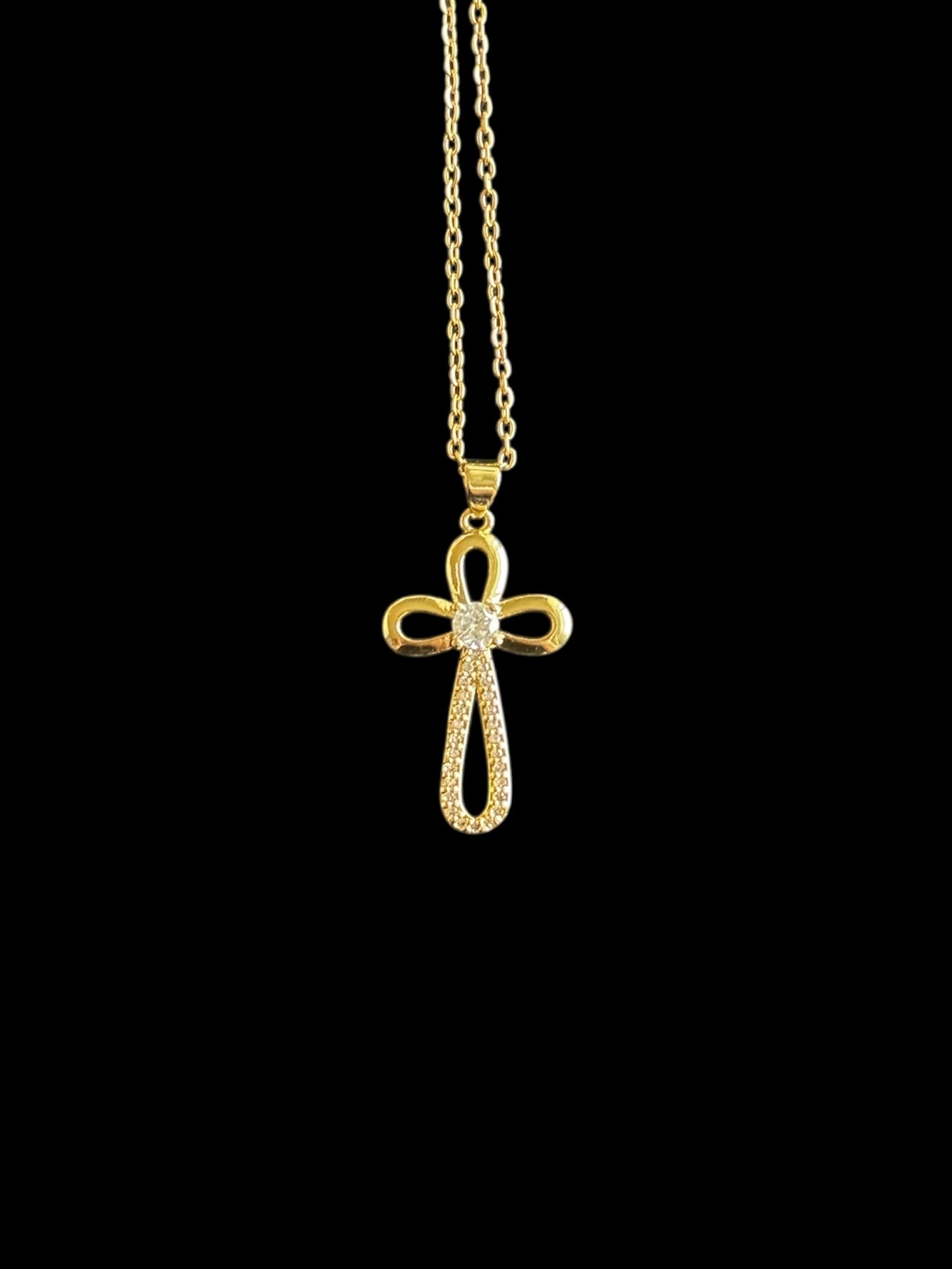 Collier croix chrétienne en plaqué or et zircon – accessoire de foi