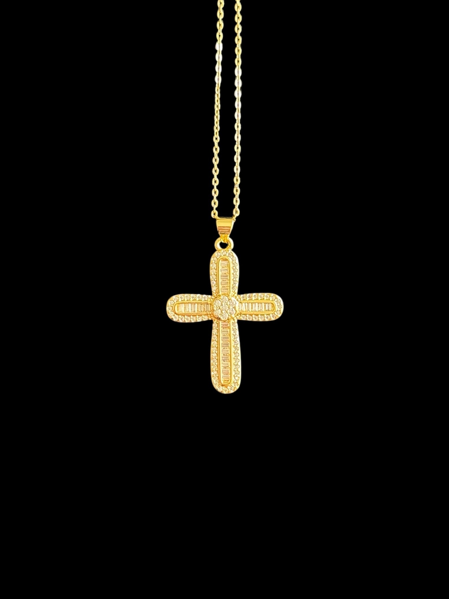Collier chrétien Baara croix bijou religieux symbole de foi et protection divine accessoire spirituel pour homme et femme