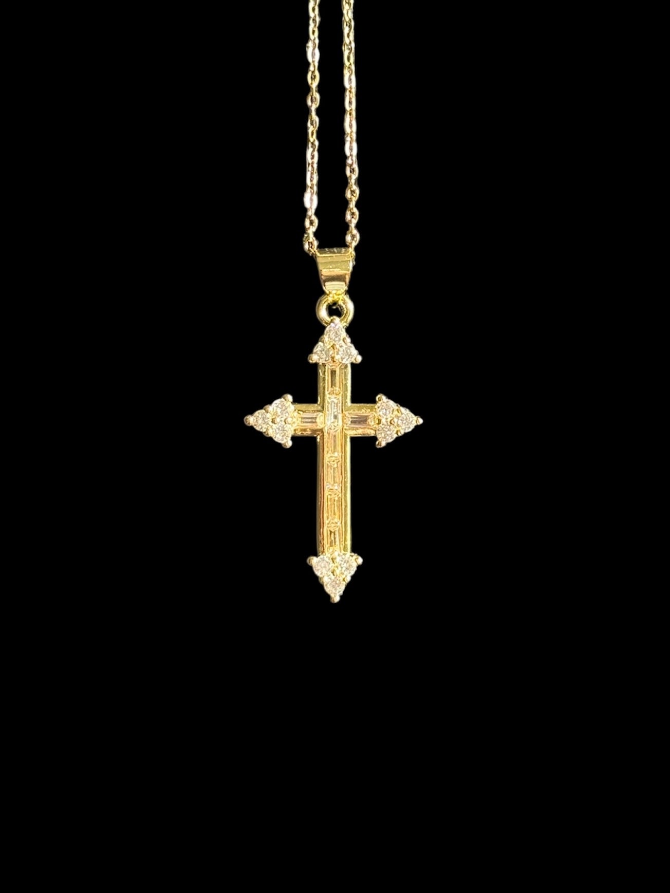 Collier chrétien Joram bijou croix symbole confiance en Dieu et force spirituelle accessoire religieux mixte