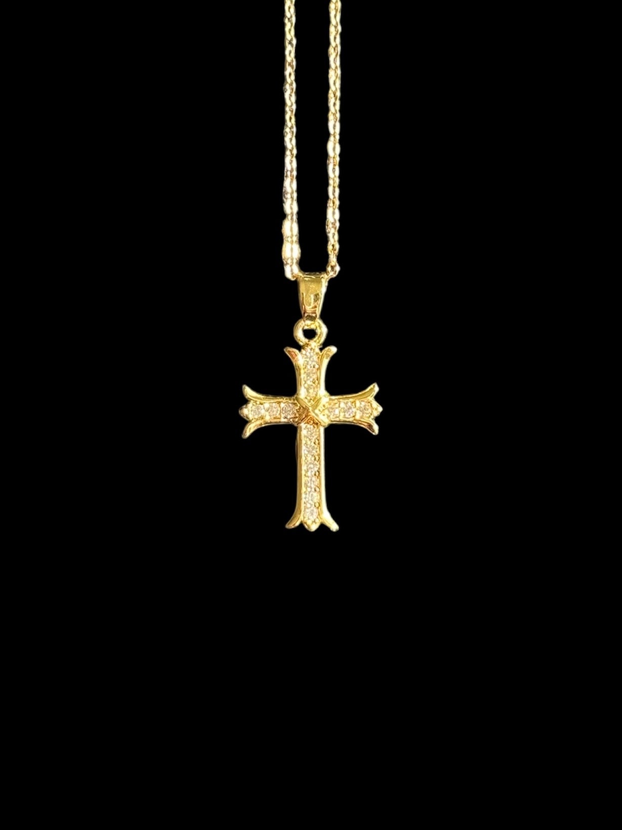 Collier chrétien Gaddiel bijou croix symbole de foi et protection divine accessoire spirituel pour hommes et femmes