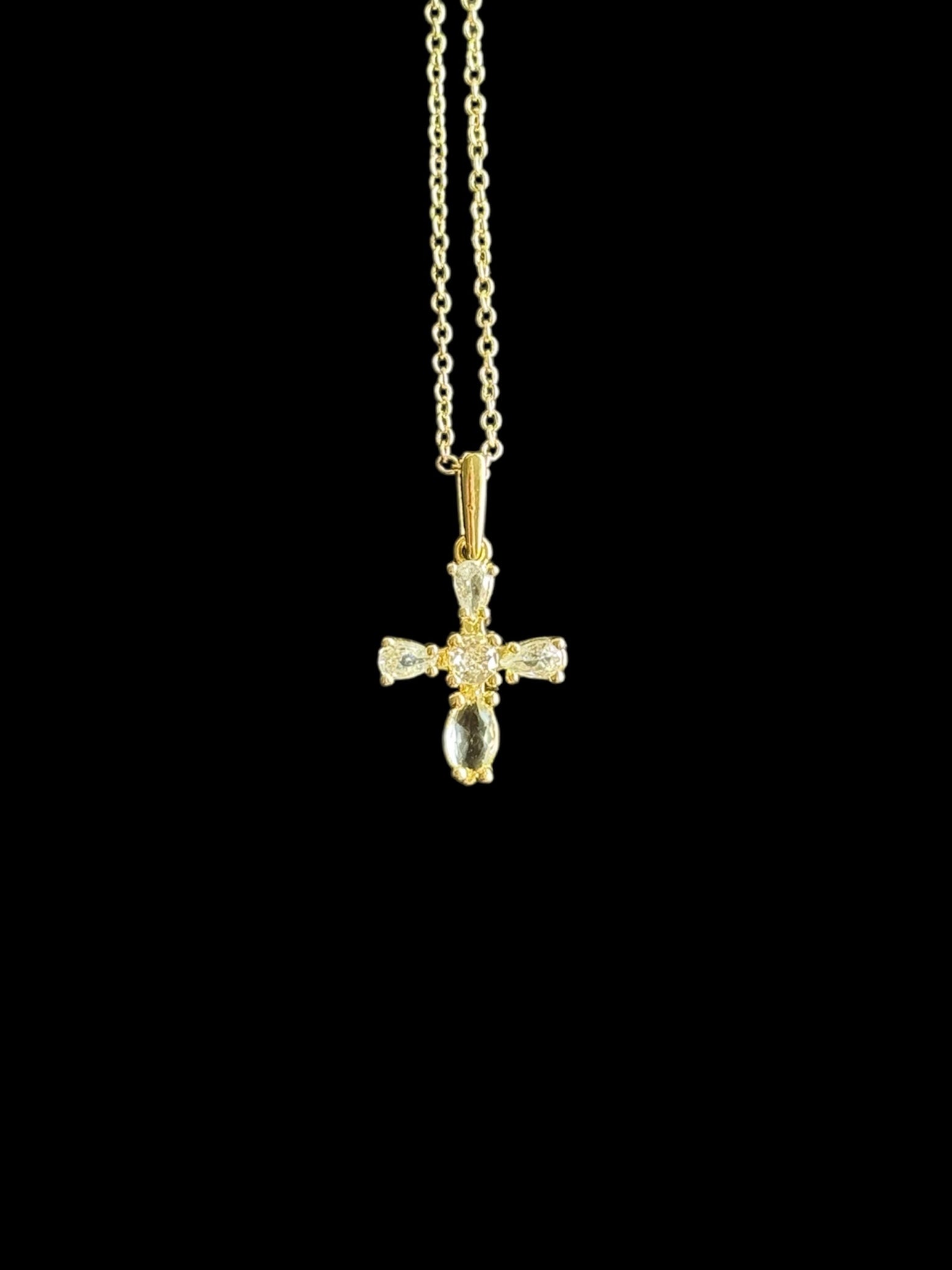 Croix religieuse dorée avec zircon – bijou mode et foi