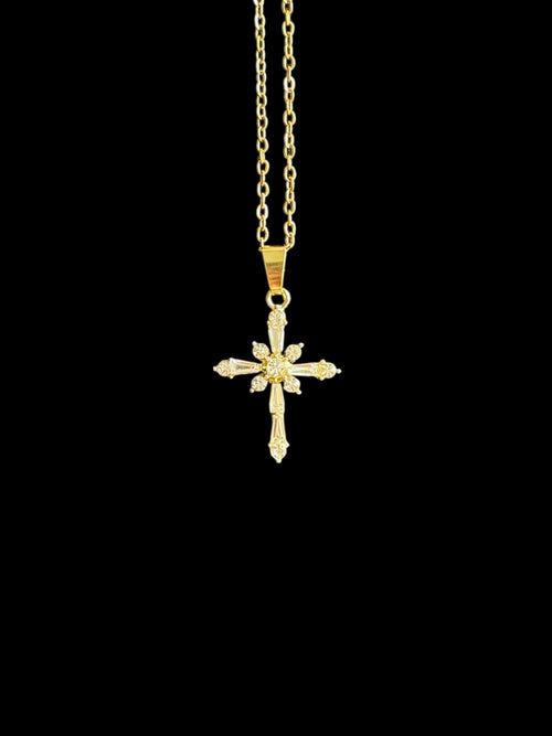 Bijou chrétien collier croix doré orné de zircon pour tous styles