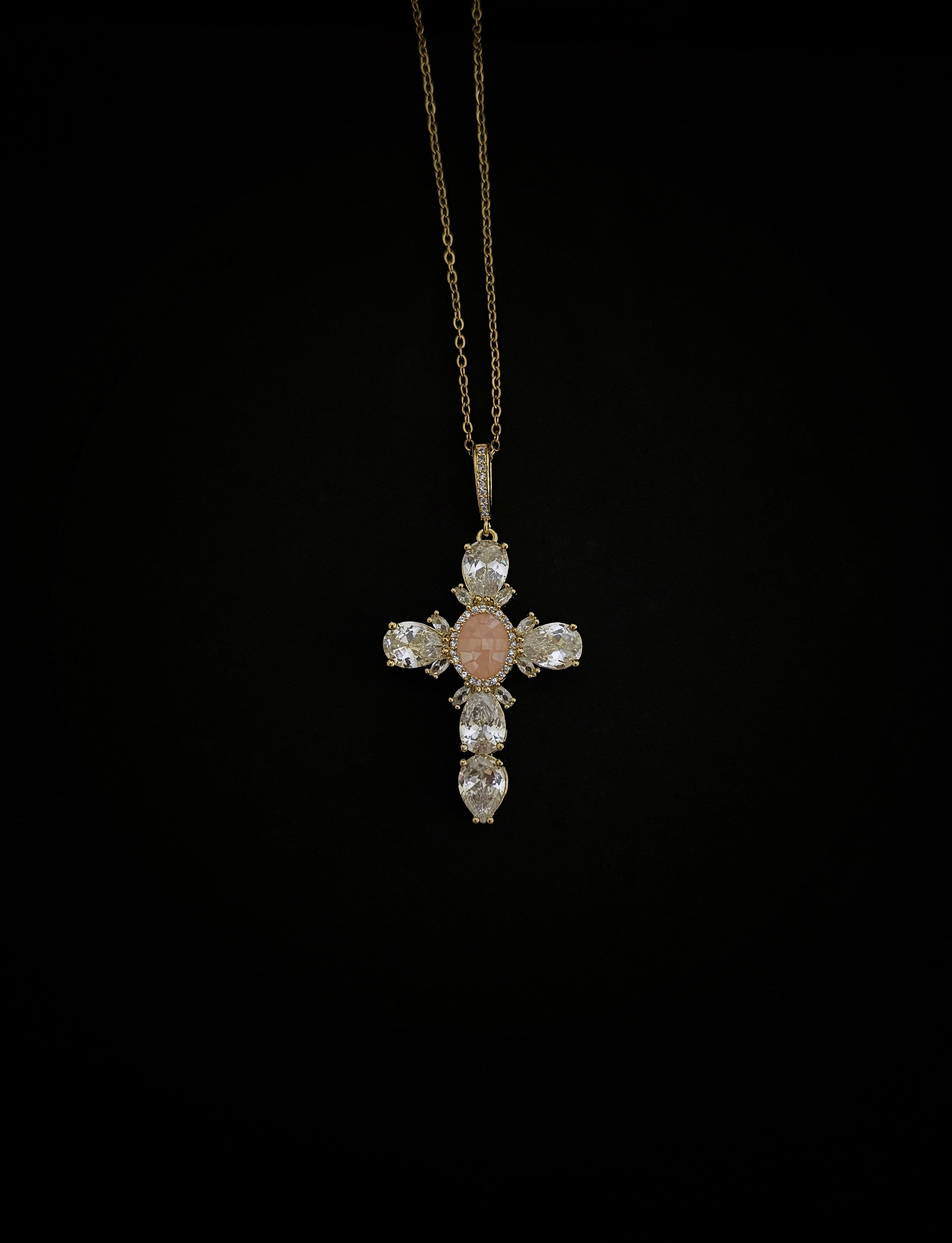 Croix chrétienne féminine plaquée or, zircon rose au centre – collier raffiné