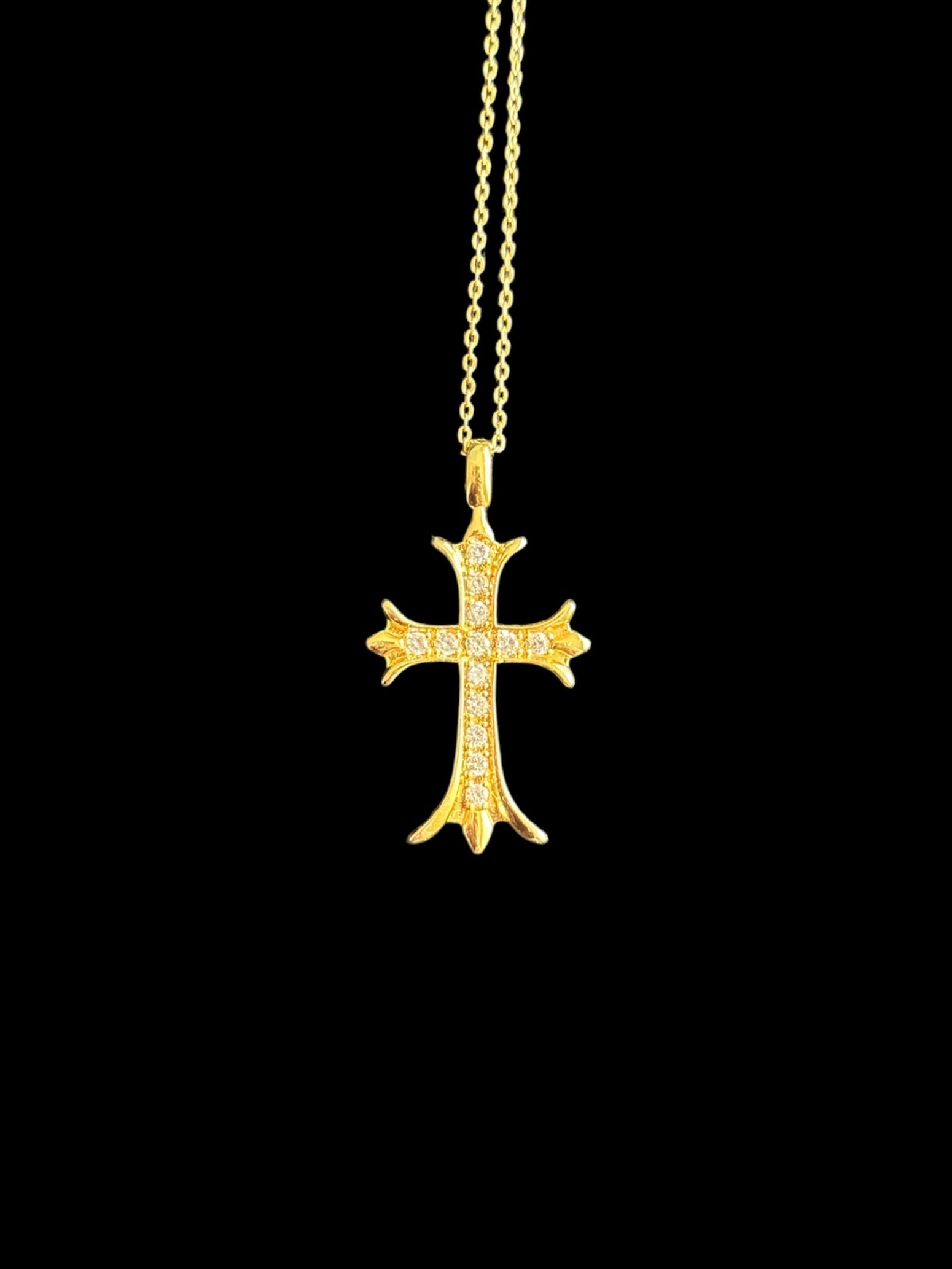 Collier chrétien Eliab croix bijou religieux symbole de foi et force spirituelle accessoire chrétien pour homme et femme