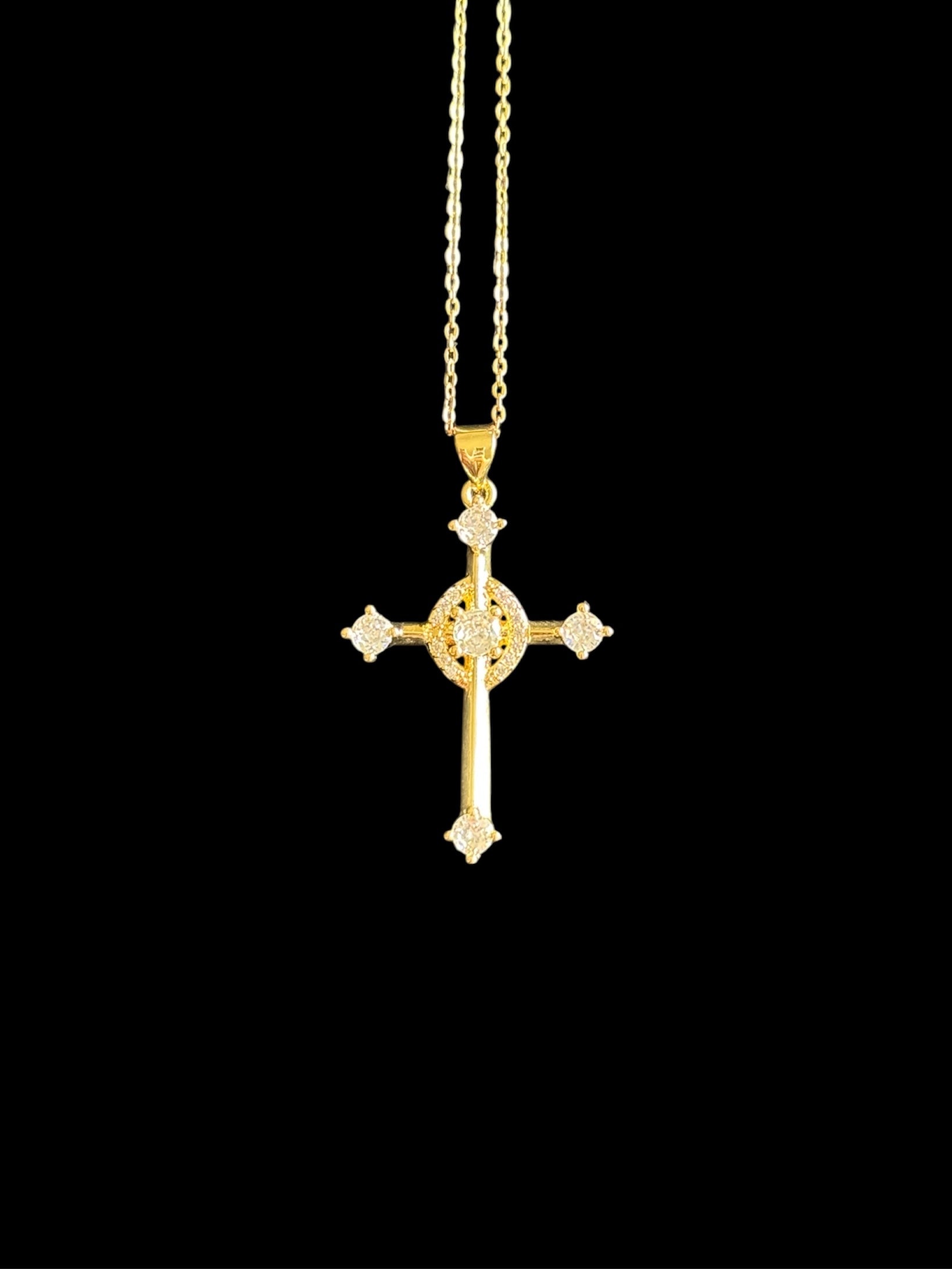 Collier chrétien Keilah croix bijou religieux symbole de foi et lumière divine accessoire spirituel pour homme et femme