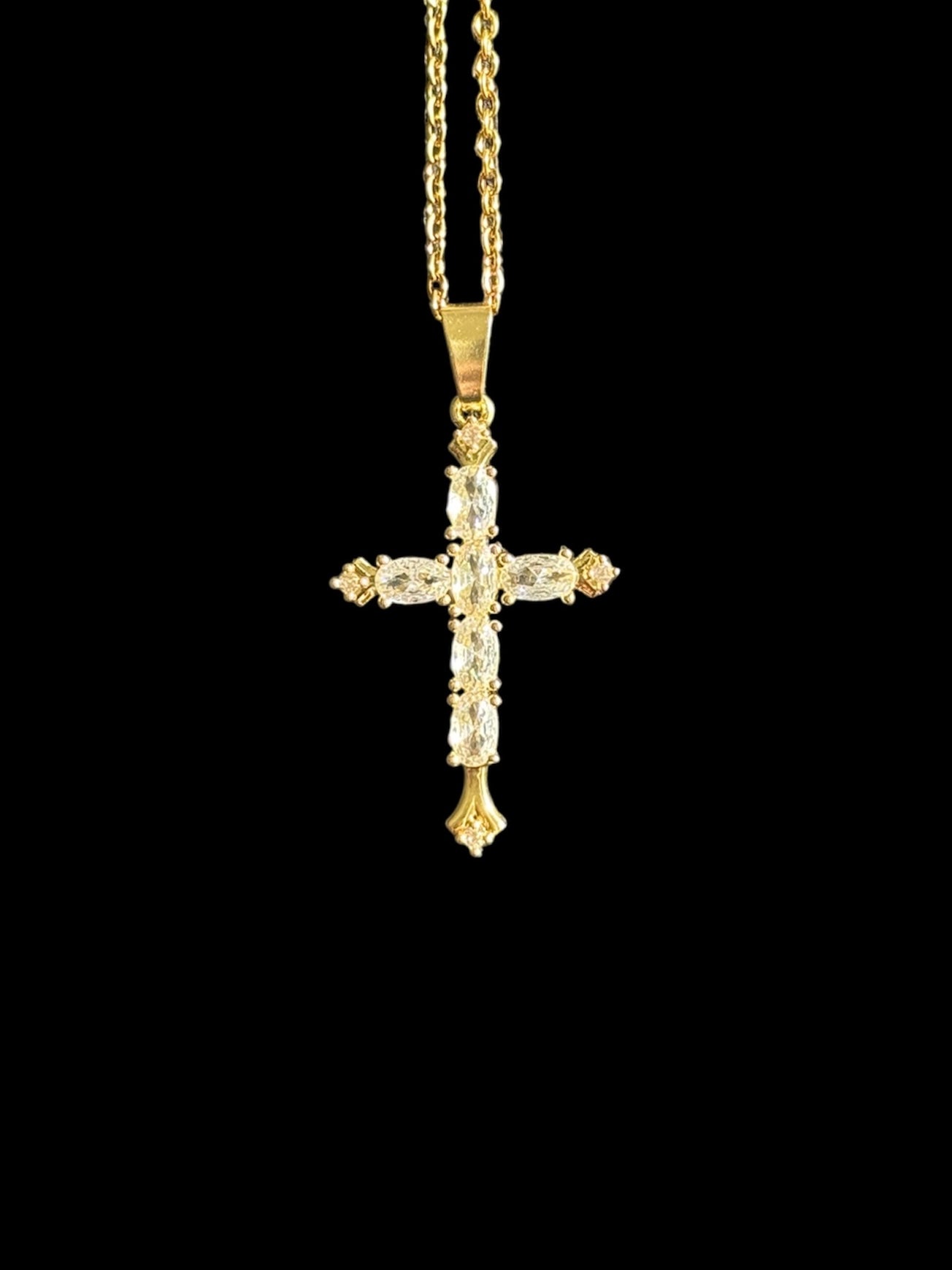 Collier chrétien Iscah pendentif croix symbole vision spirituelle et espérance divine bijou religieux élégant homme femme