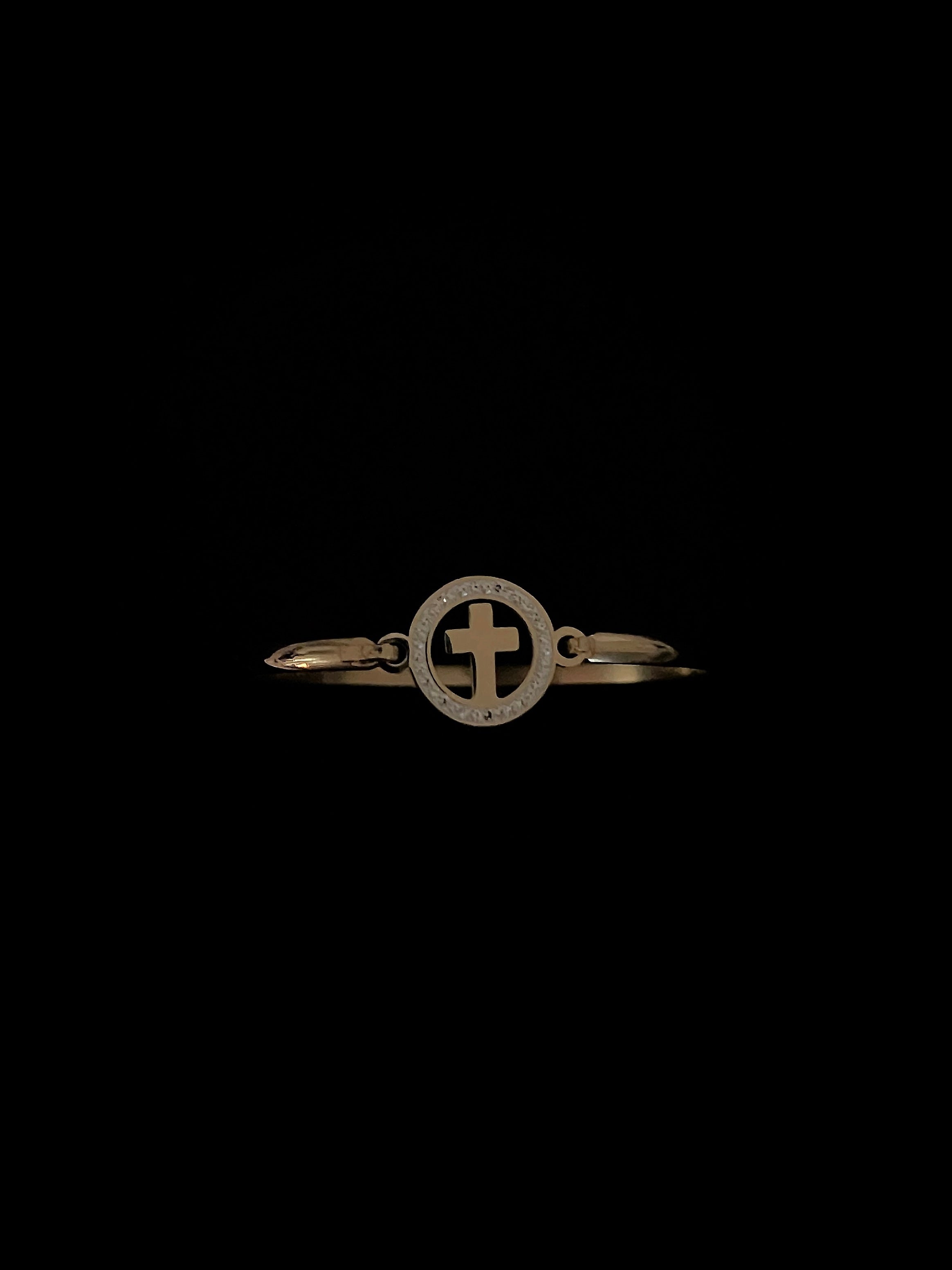 Bijou chrétien plaqué or, bracelet raffiné avec symbole de croix.