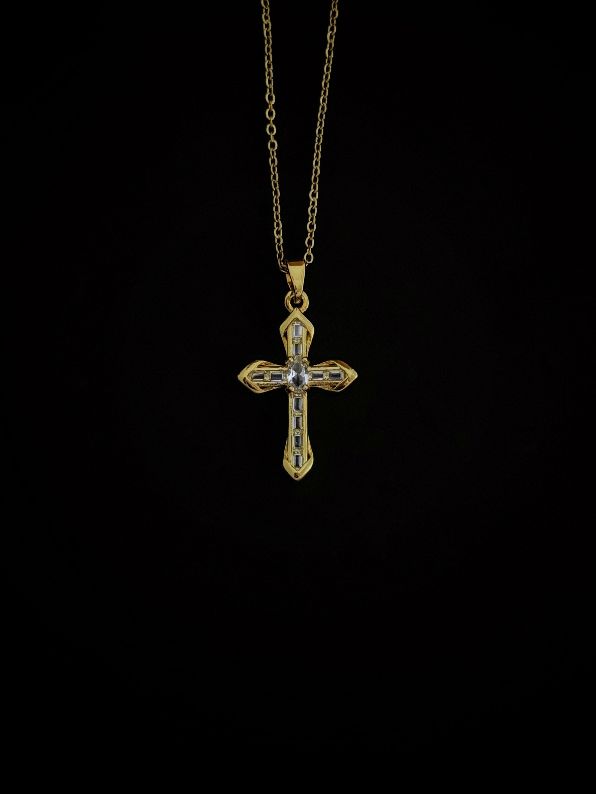 Collier chrétien pour femme et homme, croix en acier inoxydable sertie de zircon.