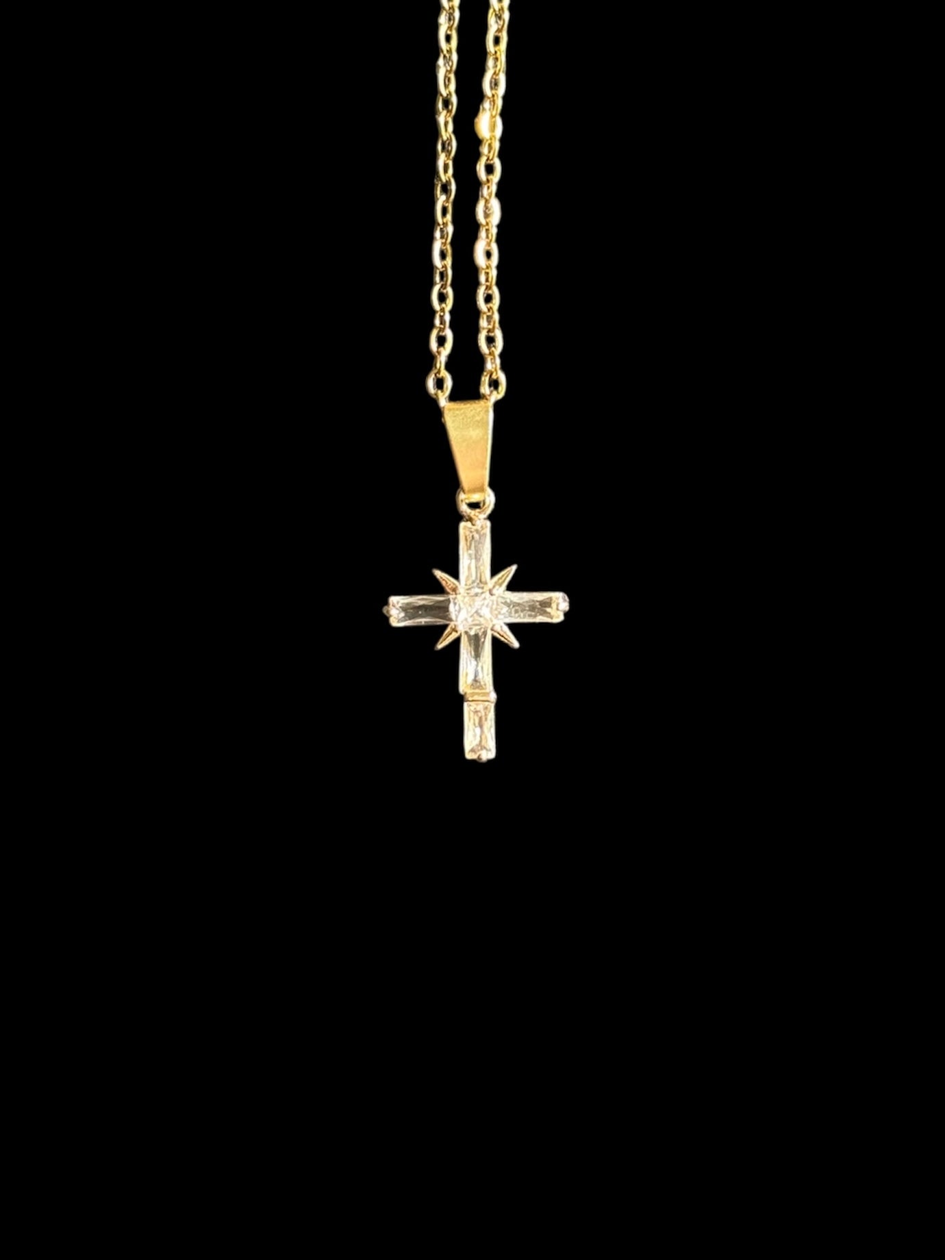 Collier chrétien Elishua pendentif croix symbole salut et grâce divine bijou religieux spirituel homme femme