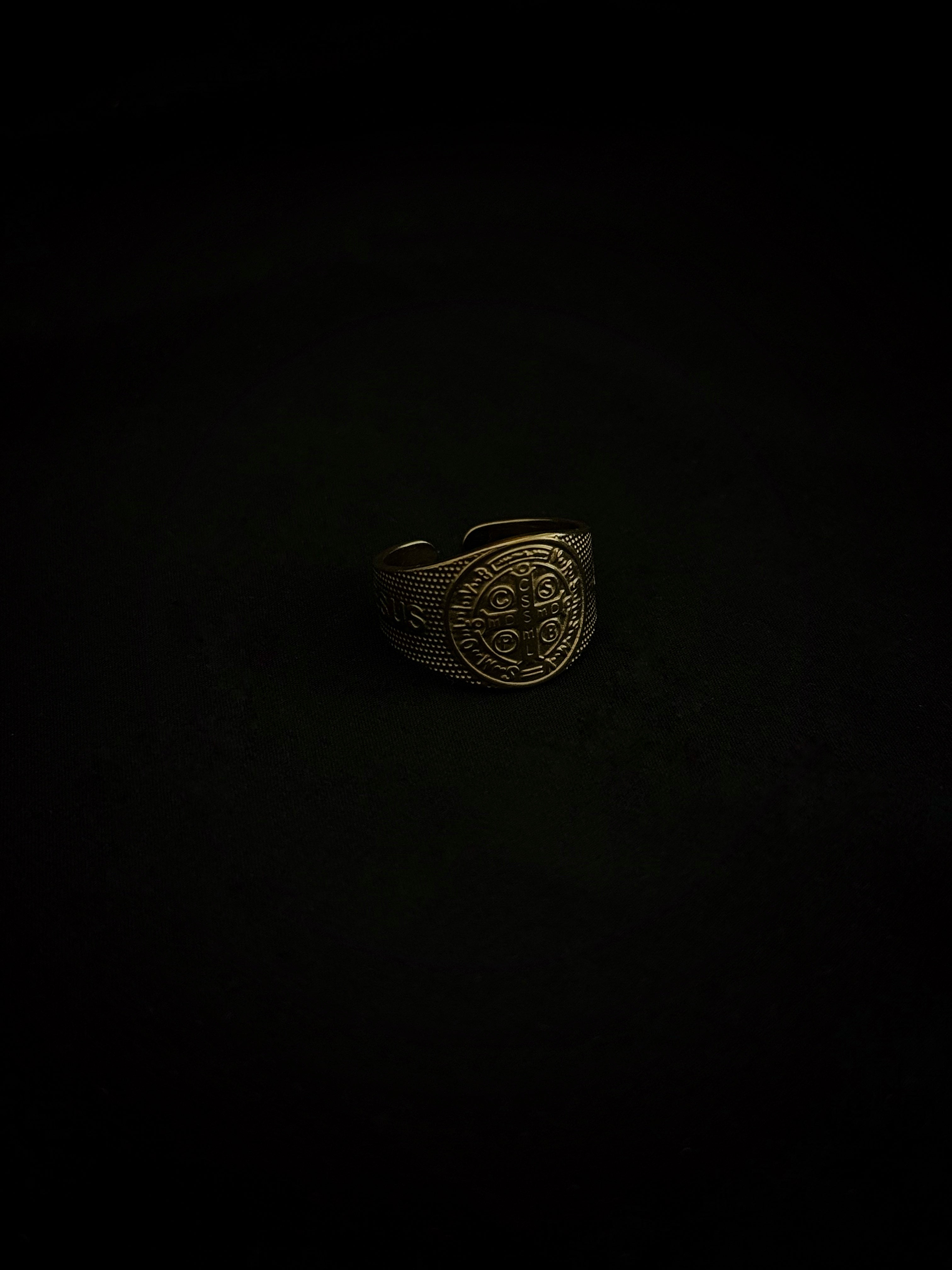 Bijou chrétien symbolique, bague avec croix en acier inoxydable de haute qualité.