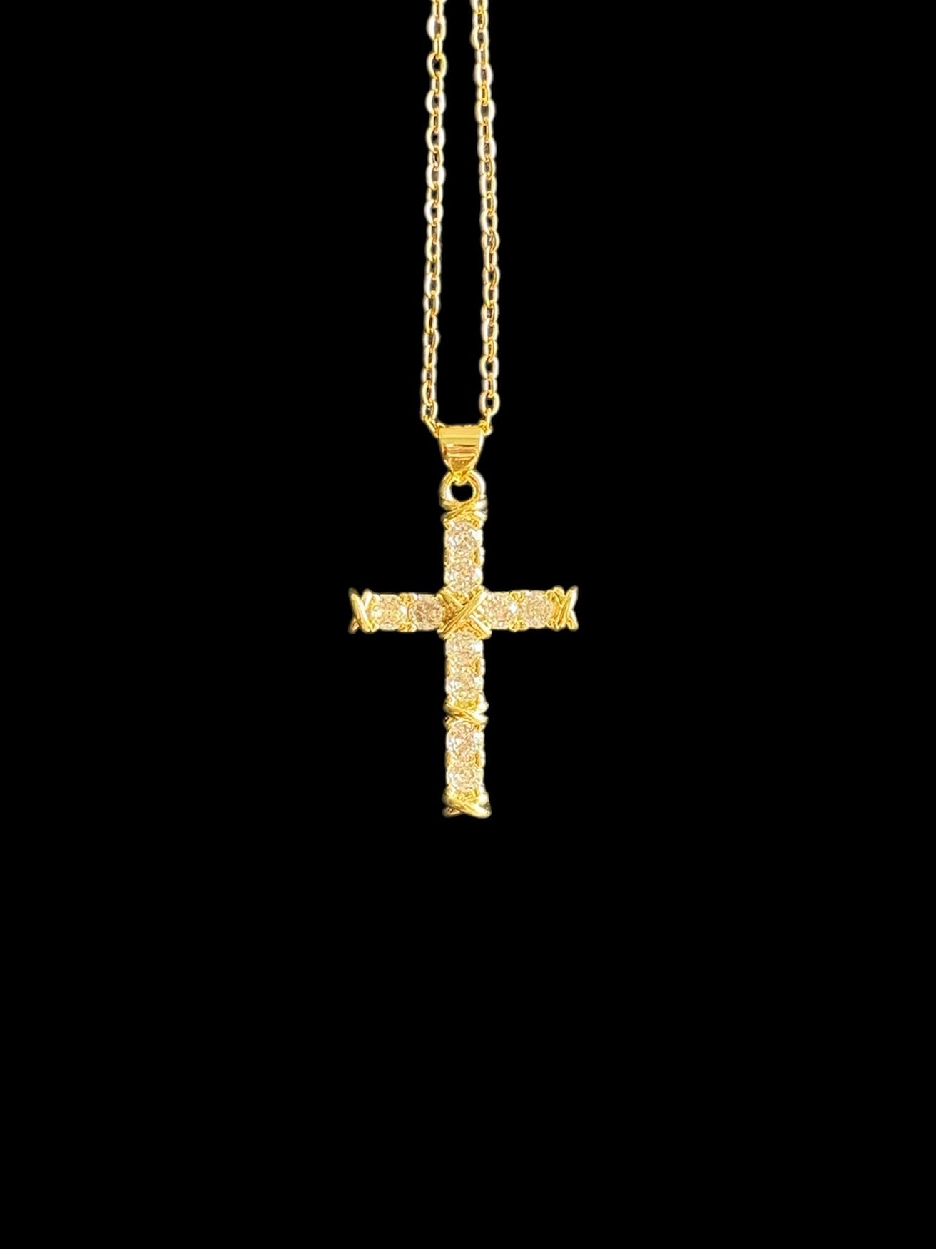 Croix chrétienne plaquée or entièrement sertie de zircon – bijou éclatant pour femme et homme 