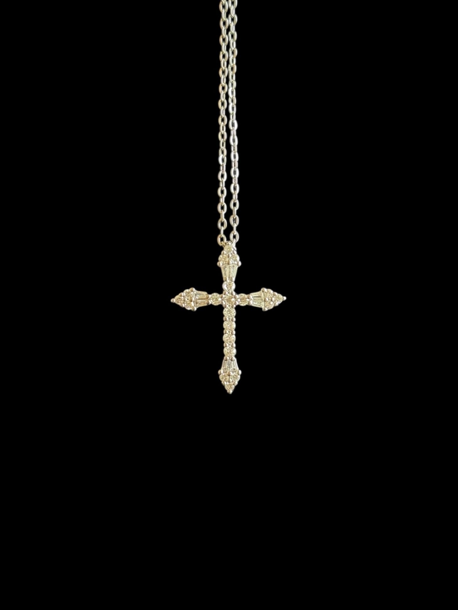 Croix chrétienne plaqué argent brillante – bijou religieux pour offrir