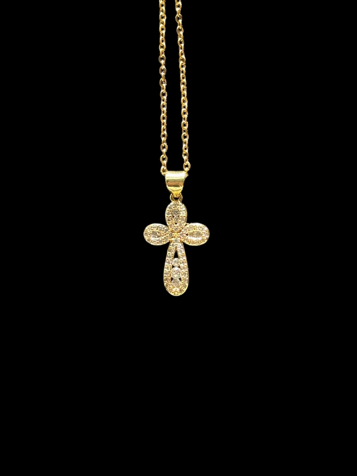 Cadeau original et spirituel : collier croix en plaqué or par Elohim Bijoux.
