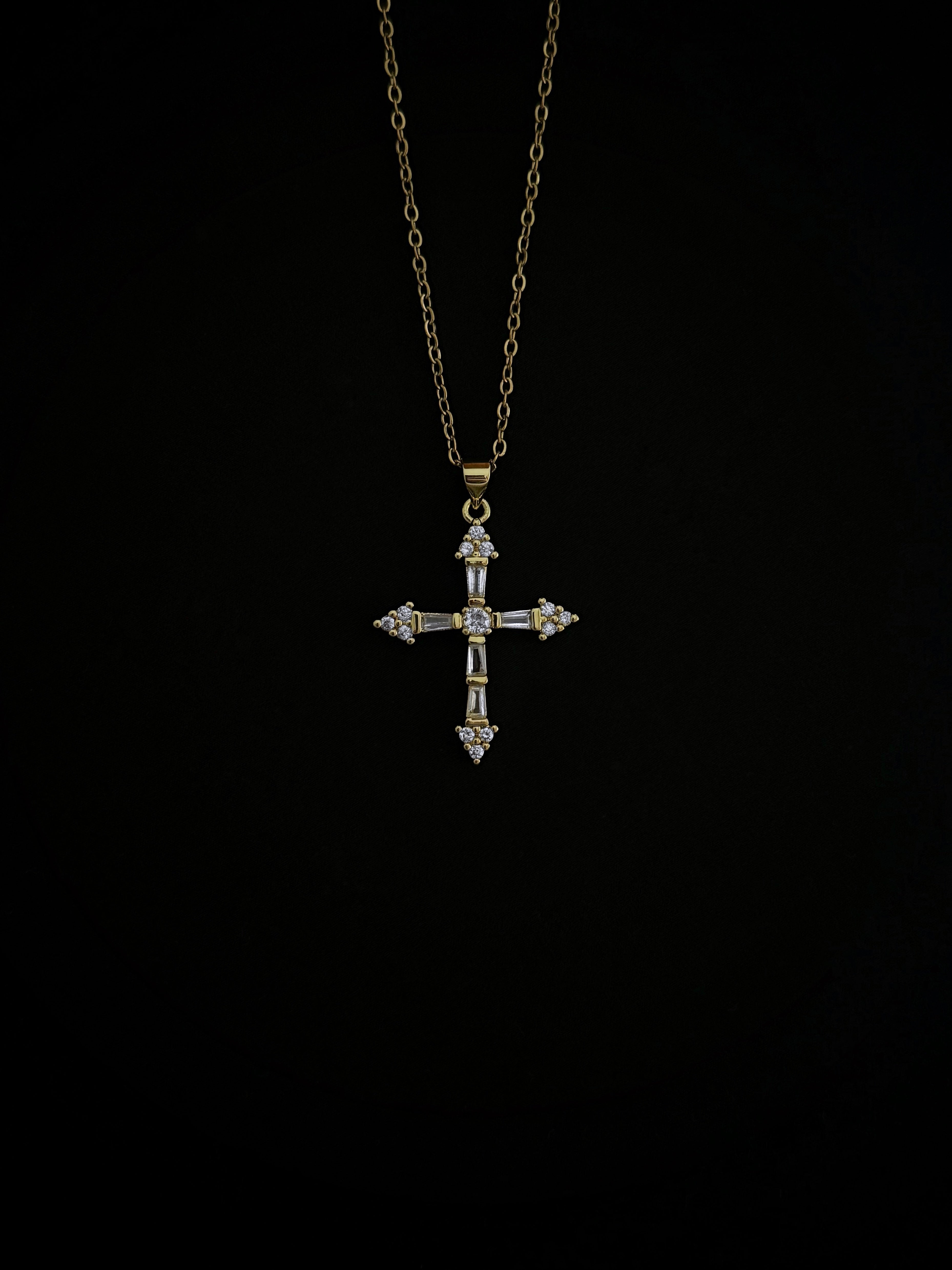 Bijou chrétien pour homme et femme, croix moderne en plaqué or avec zircon.