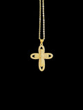 Bijou croix plaqué or, symbole chrétien intemporel et spirituel.