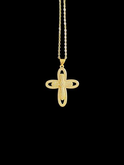 Bijou croix plaqué or, symbole chrétien intemporel et spirituel.