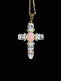 Collier croix strass et pierre rose : Pendentif chrétien scintillant