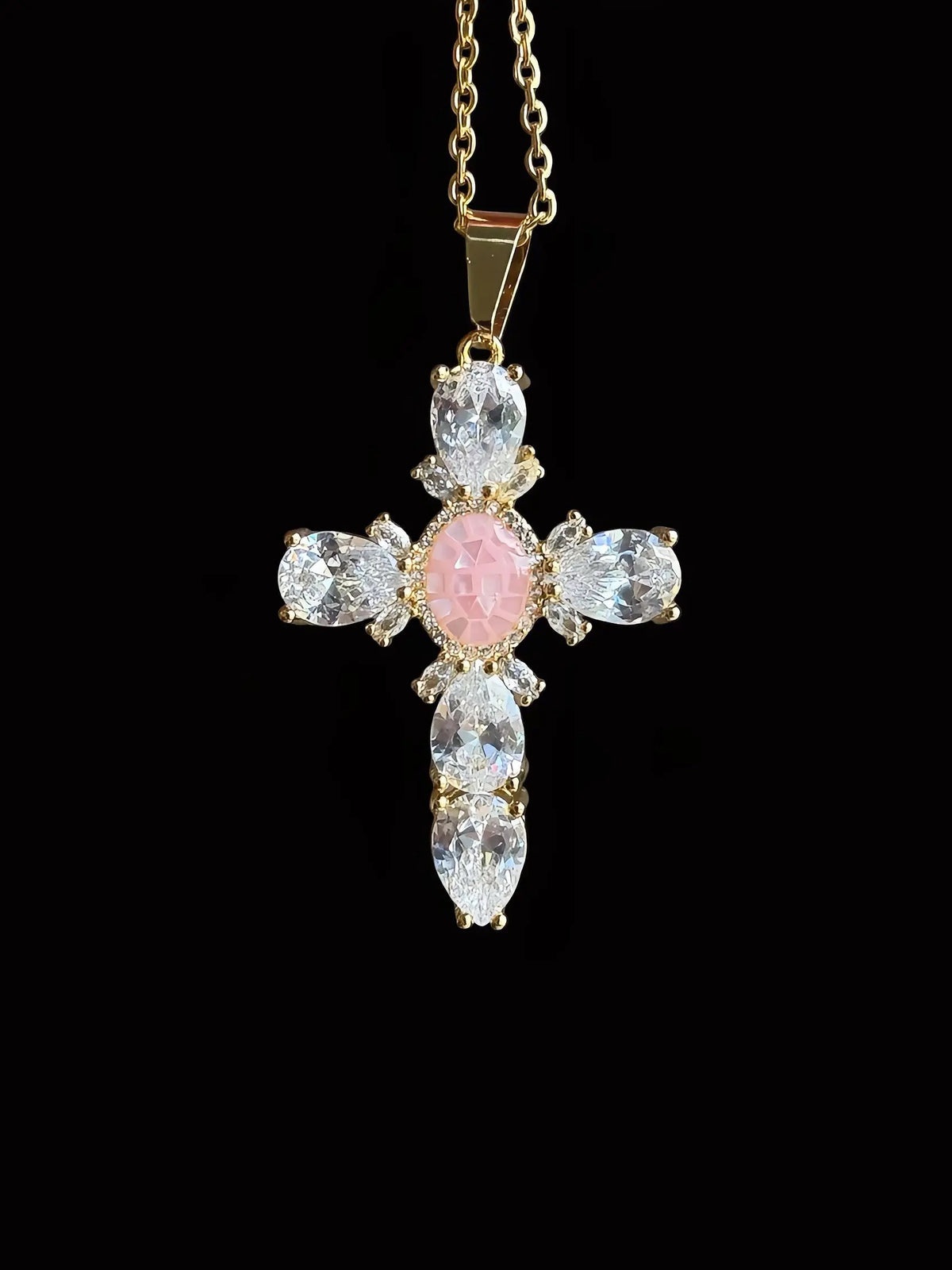 Collier croix strass et pierre rose : Pendentif chrétien scintillant