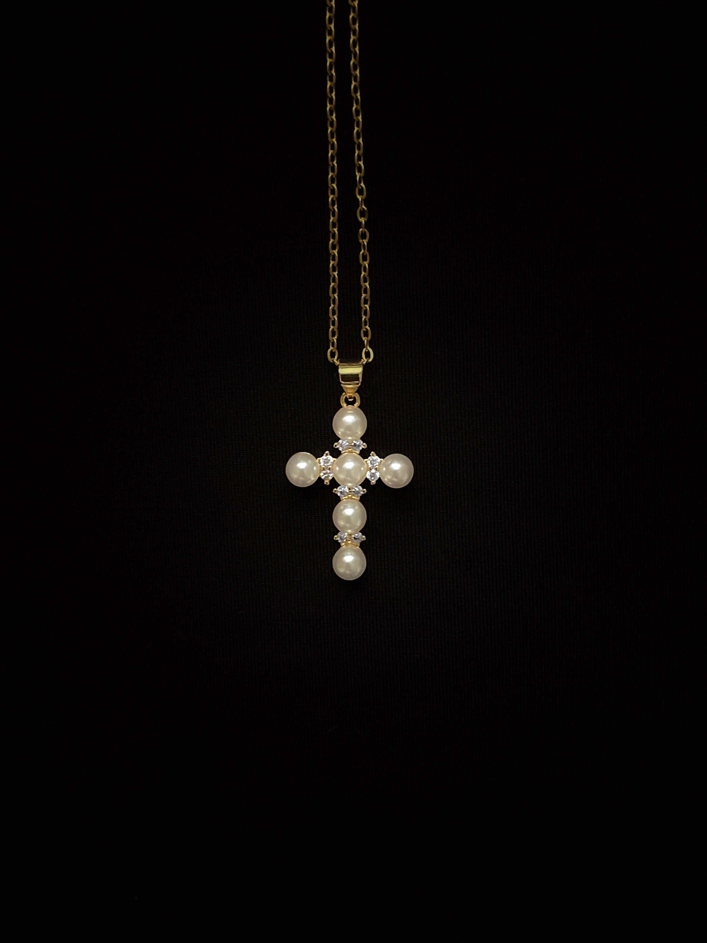 Bijou croix chrétienne en plaqué or – design élégant pour homme et femme