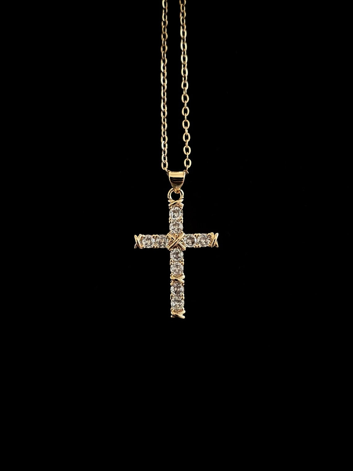 Croix chrétienne plaquée or entièrement sertie de zircon – bijou éclatant pour femme et homme 